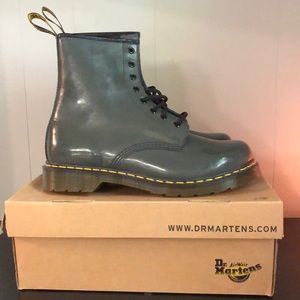 NEW! Dr. Martens, khaki patent